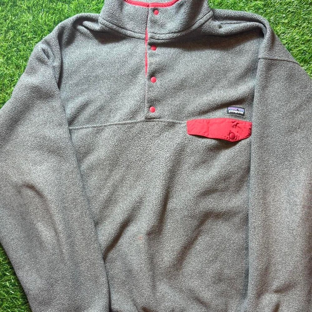 Patagonia Men's Grey and Green Sweatshirt